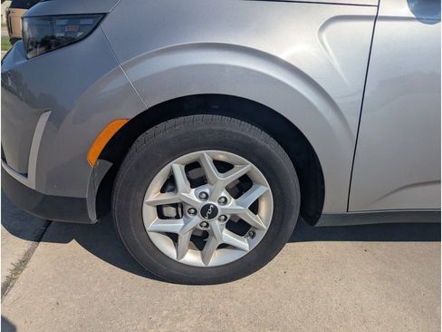 Used 2024 Kia Soul LX w/ Option Group 015 FWD image 9
