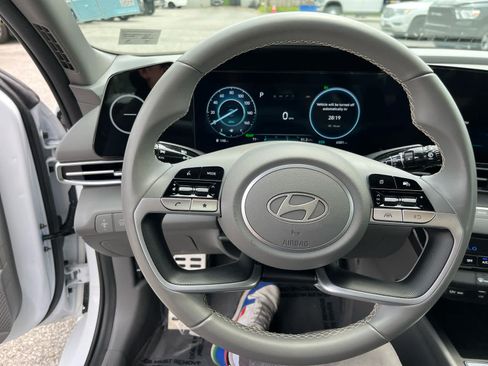 Used 2025 Hyundai Elantra SEL FWD image 13