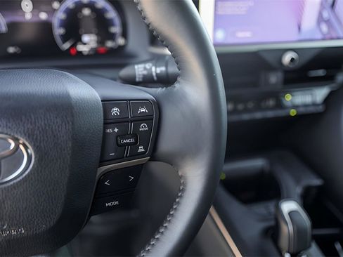 Used 2023 Toyota Crown Limited image 13