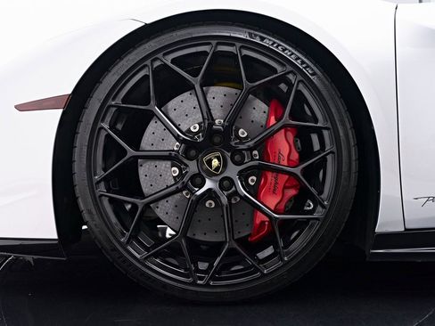 Used 2018 Lamborghini Huracan Performante image 4