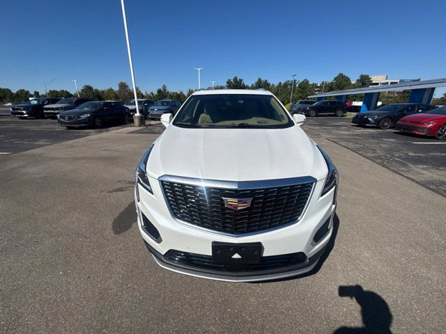 Used 2020 Cadillac XT5 Premium Luxury w/ Platinum Package FWD image 2