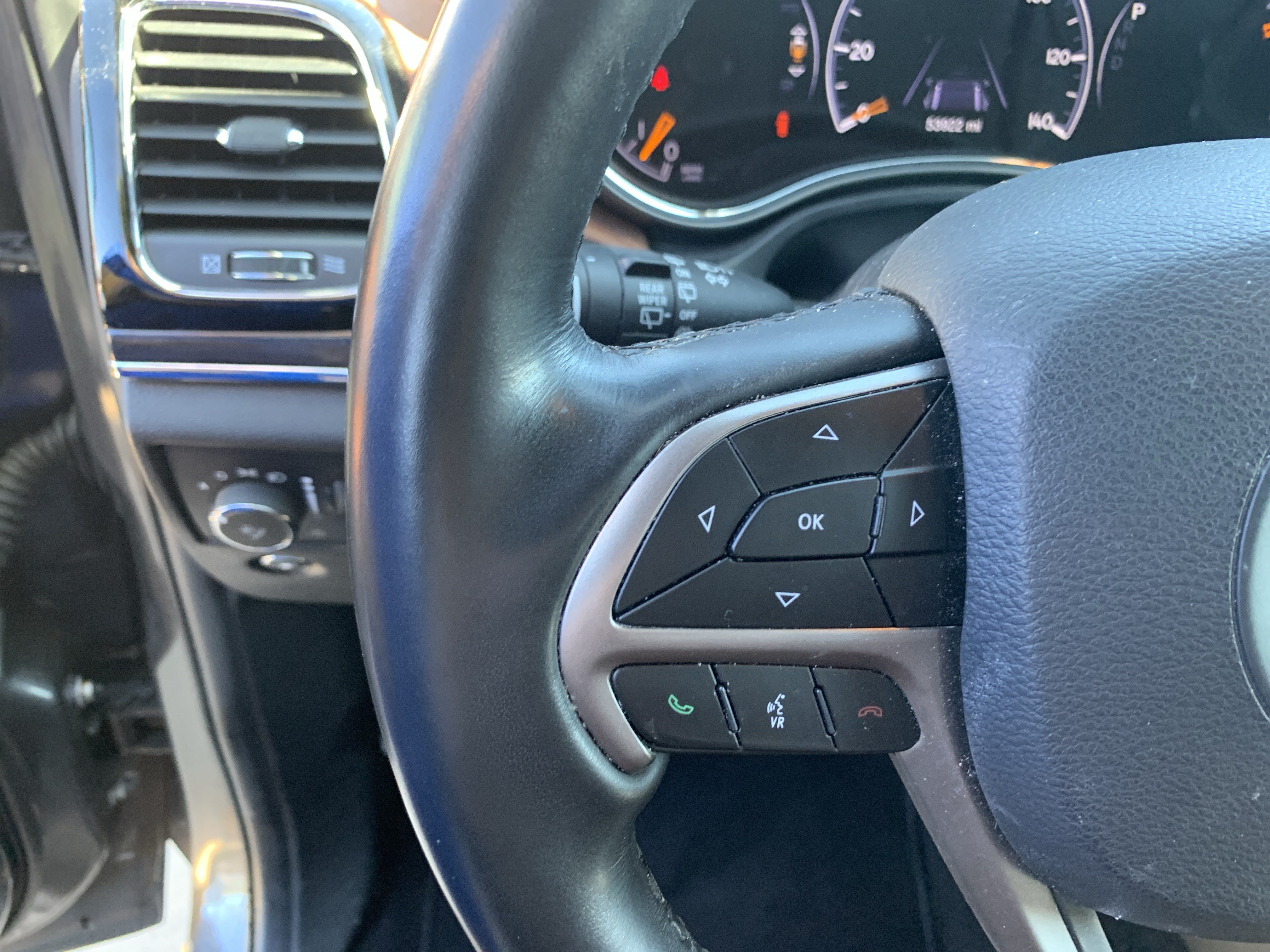 Used 2020 Jeep Grand Cherokee Overland AWD/4WD image 19