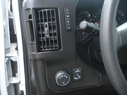 Used 2021 Chevrolet Express 2500 RWD image 39