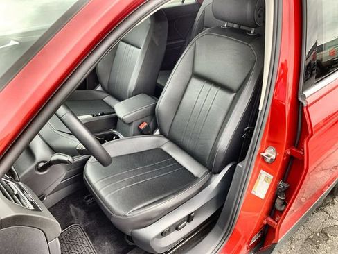 Used 2023 Volkswagen Tiguan SE FWD image 18