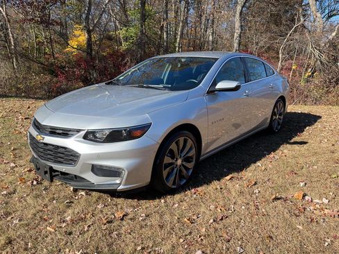 Used 2017 Chevrolet Malibu Premier w/ Premier Sun and Wheel Package image 6