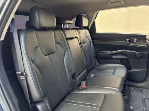 Used 2023 Kia Sorento S FWD image 37