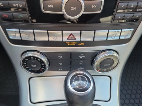 Used 2015 Mercedes-Benz SLK 250 image 23