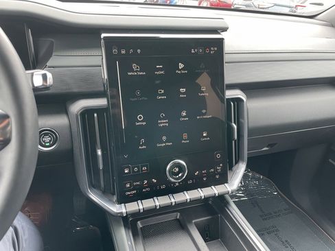 Used 2025 GMC Acadia AT4 w/ Luxury Package image 11