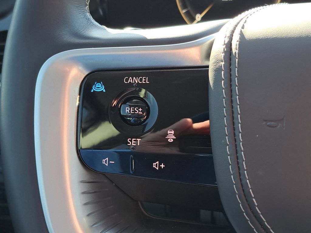 Used 2025 INFINITI QX80 Sensory AWD/4WD image 17