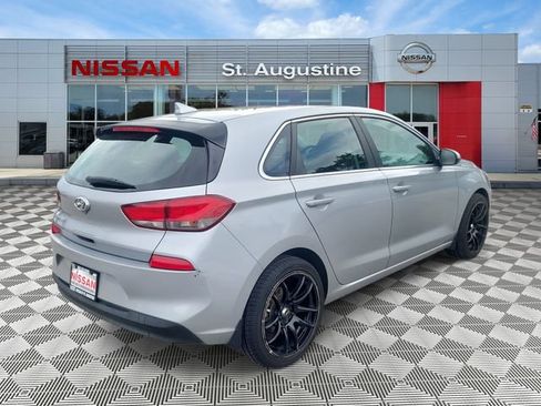 Used 2020 Hyundai Elantra GT FWD image 2