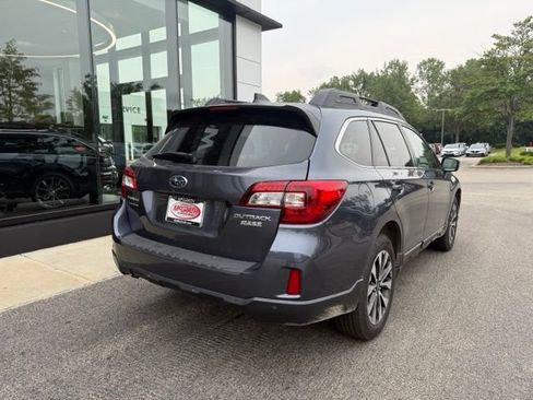 Used 2017 Subaru Outback 2.5i Limited AWD/4WD image 3