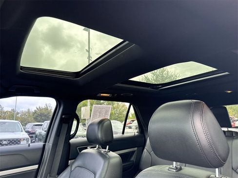 Used 2016 Ford Explorer XLT w/ Equipment Group 202A image 18