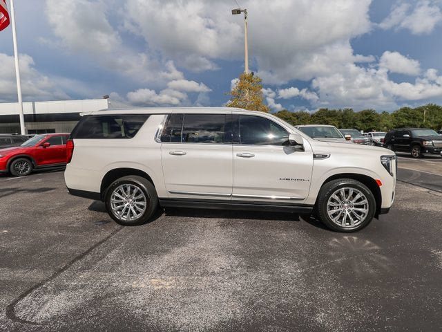 Used 2022 GMC Yukon XL Denali RWD image 11
