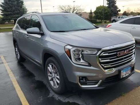 Used 2023 GMC Terrain SLT w/ Infotainment Package II image 4