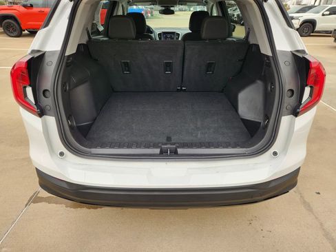 Used 2024 GMC Terrain SLE image 22