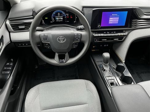 Used 2025 Toyota Camry LE image 10