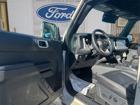 New 2025 Ford Bronco Outer Banks image 31