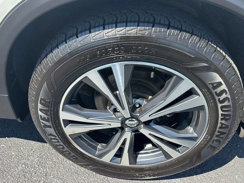 Used 2017 Nissan Rogue SL w/ SL Premium Package FWD image 30