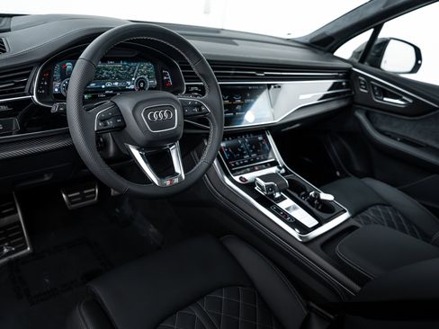 New 2026 Audi SQ7 Prestige image 9