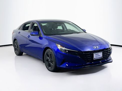Used 2023 Hyundai Elantra SEL image 3