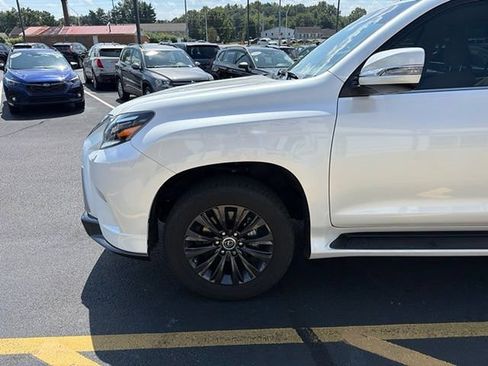 Used 2023 Lexus GX 460 Premium w/ Accessory Package AWD/4WD image 11