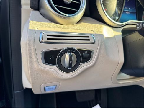 Used 2019 Mercedes-Benz C 300 4MATIC Sedan image 21