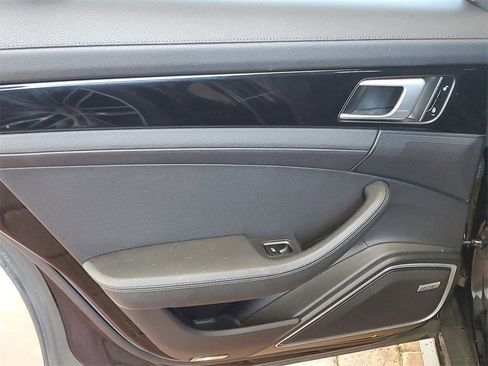 Used 2018 Porsche Panamera 4 image 10