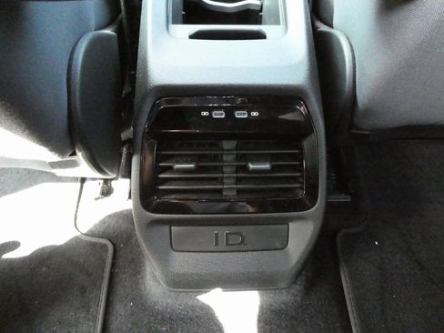 Used 2022 Volkswagen ID.4 Pro image 30