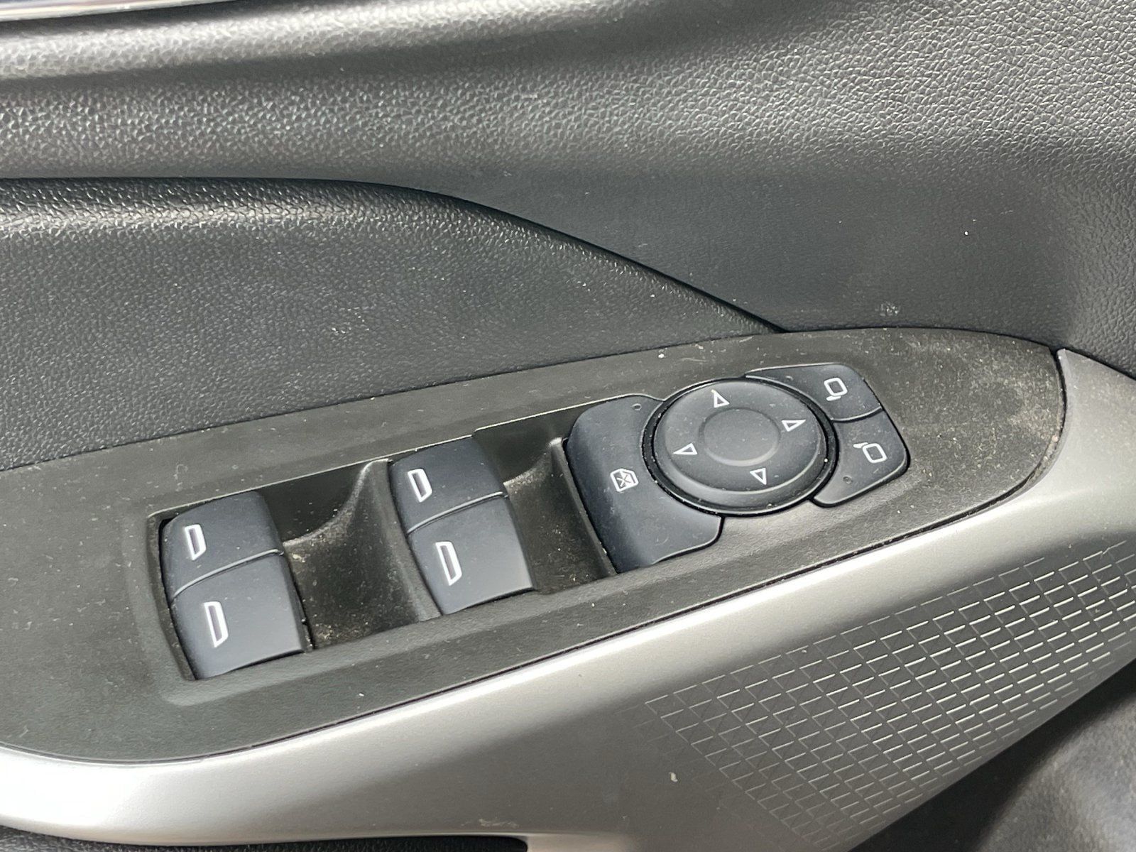 Used 2024 Chevrolet Trax RS w/ Driver Confidence Package FWD image 12