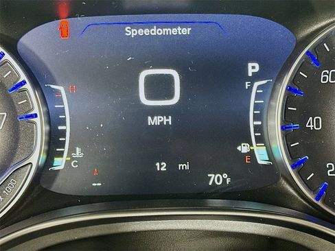 New 2026 Chrysler Pacifica Limited w/ Uconnect Theater Family Group image 11