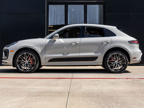 Certified 2022 Porsche Macan S AWD/4WD image 2