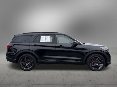 Used 2025 Ford Explorer ST image 5