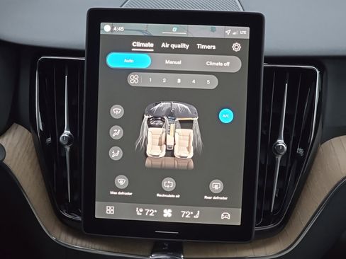 New 2026 Volvo XC60 B5 Plus w/ Climate Package image 18