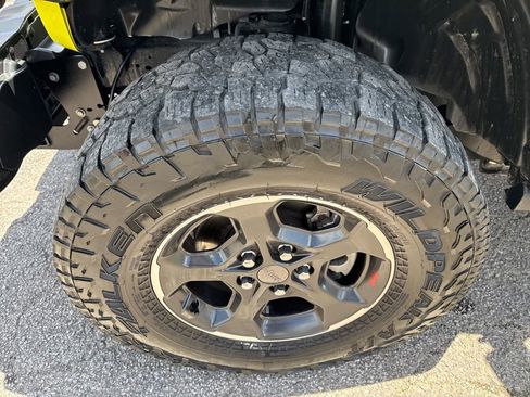 Used 2023 Jeep Gladiator Rubicon AWD/4WD image 42