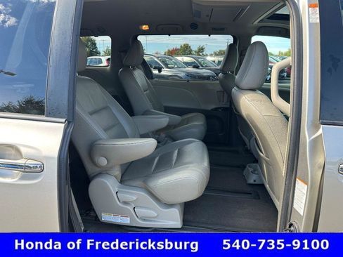 Used 2017 Toyota Sienna XLE Premium image 41