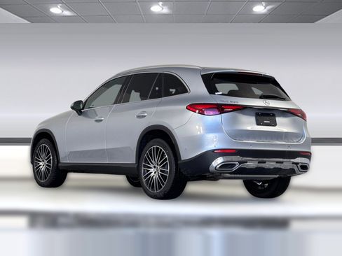 Used 2026 Mercedes-Benz GLC 300 image 3