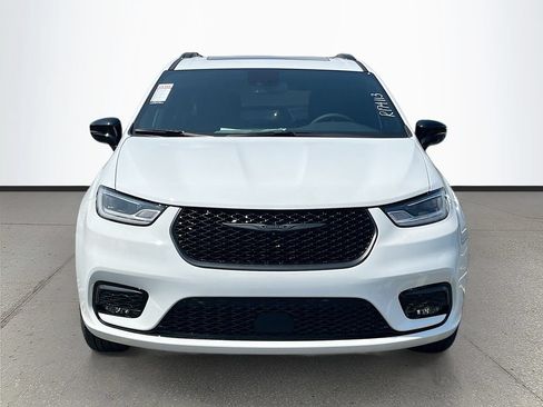 New 2026 Chrysler Pacifica Limited w/ S Appearance Package AWD/4WD image 2