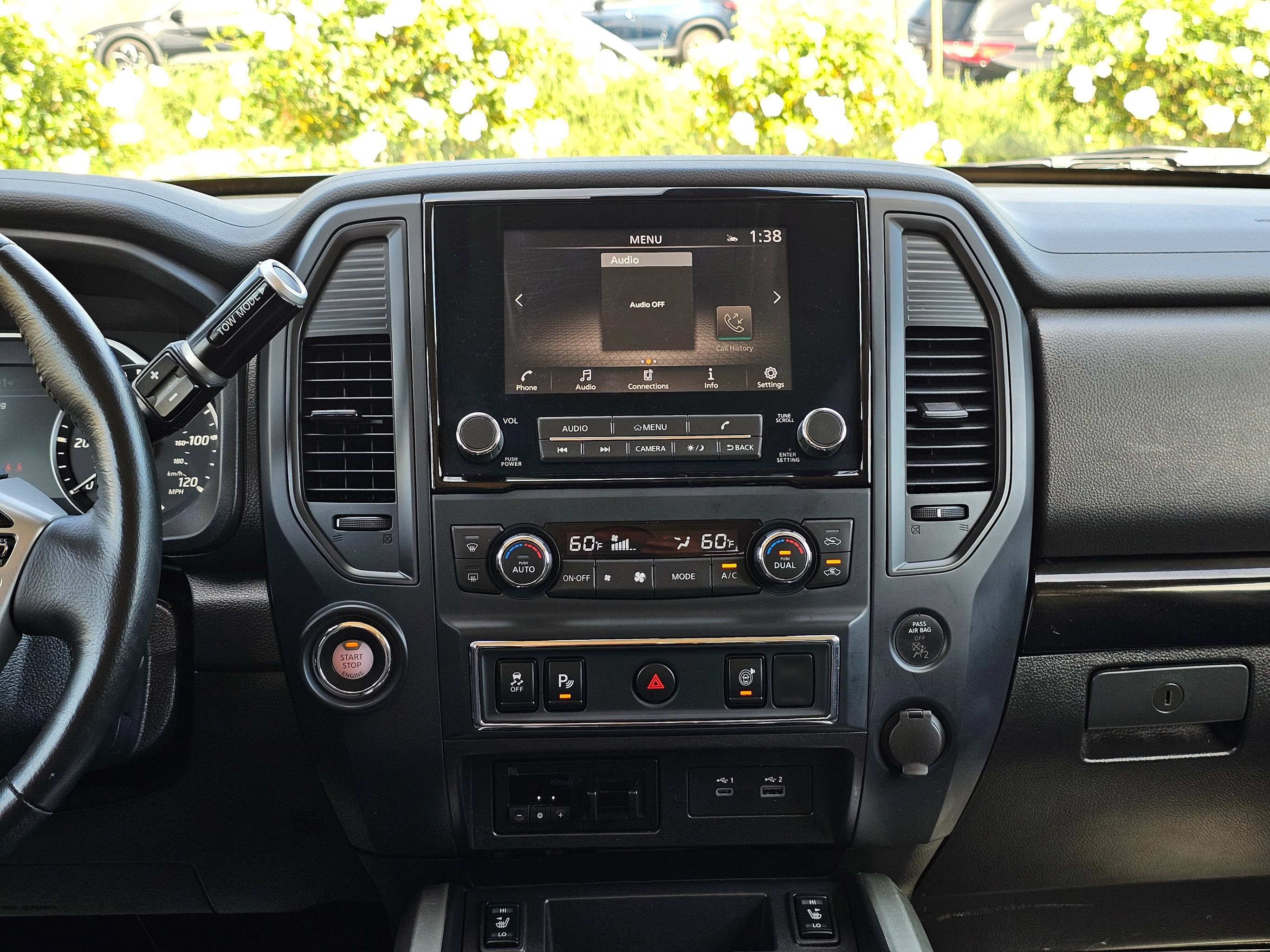 Used 2024 Nissan Titan SV w/ SV Convenience Package RWD image 23