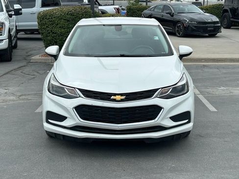 Used 2018 Chevrolet Cruze LT image 9