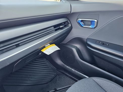 New 2025 Kia K4 LXS image 25