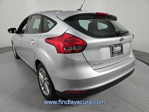 Used 2018 Ford Focus SE FWD image 4