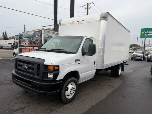 Used 2017 Ford E-350 and Econoline 350 Super Duty w/ Power Windows & Locks Group image 5