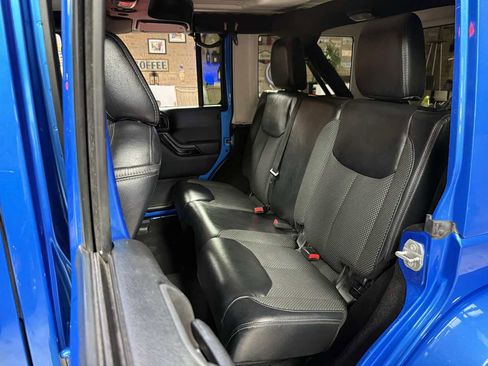 Used 2016 Jeep Wrangler Unlimited Sahara AWD/4WD image 27
