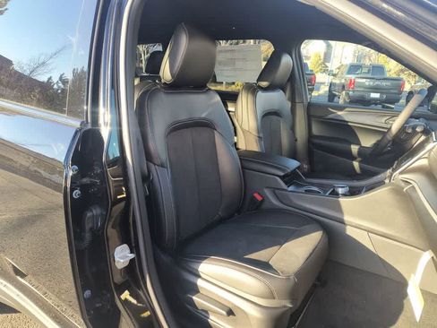 New 2025 Jeep Grand Cherokee L Laredo AWD/4WD image 24