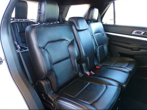 Used 2017 Ford Explorer XLT w/ Equipment Group 202A FWD image 22