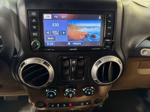 Used 2012 Jeep Wrangler Unlimited Rubicon w/ Dual Top Group AWD/4WD image 15