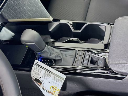 Used 2025 Toyota Camry XLE image 17