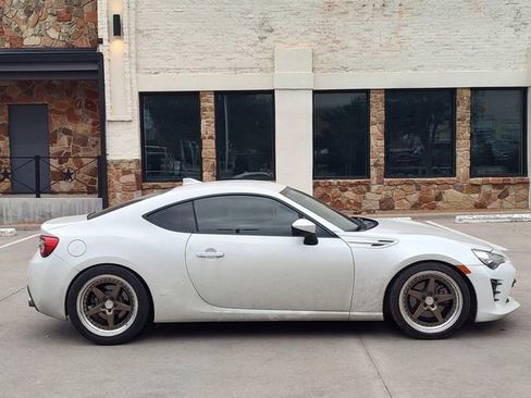 Used 2020 Toyota 86 RWD image 2