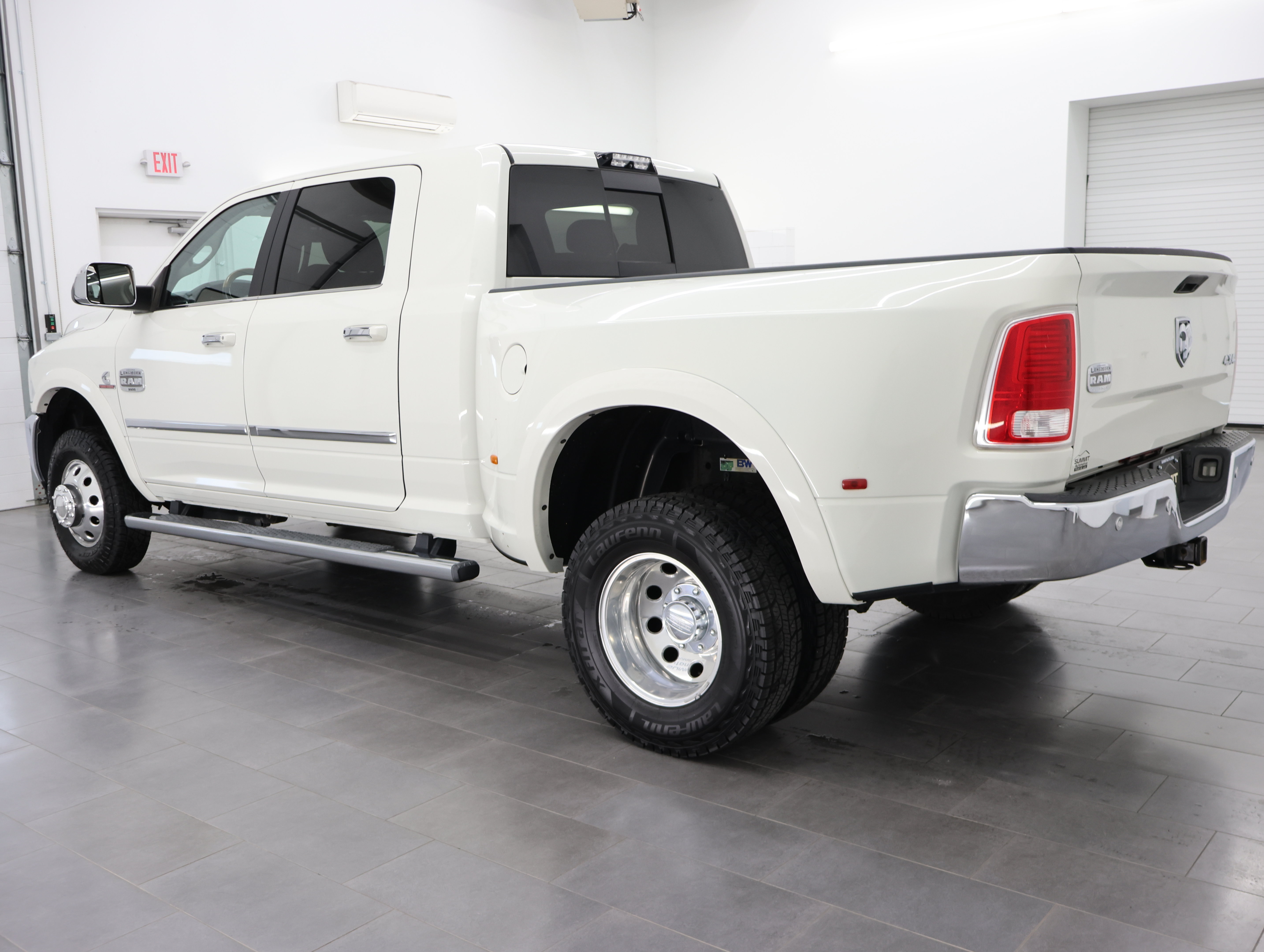 Used 2017 RAM 3500 Laramie Longhorn w/ Convenience Group AWD/4WD image 6