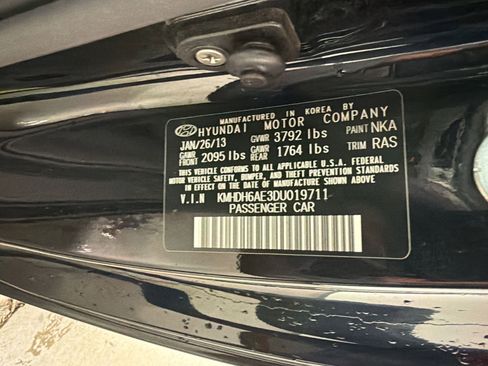 Used 2013 Hyundai Elantra FWD image 18